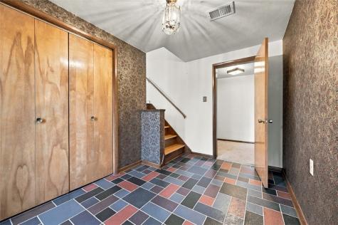 121 Oak Hill Drive South Strabane PA 15301