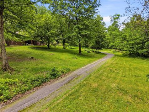 21 W Hillcrest Road Nottingham PA 15330