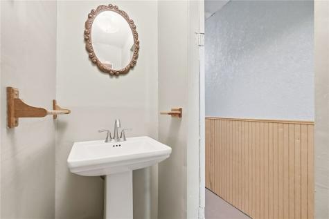 21 W Hillcrest Road Nottingham PA 15330