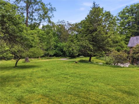 21 W Hillcrest Road Nottingham PA 15330