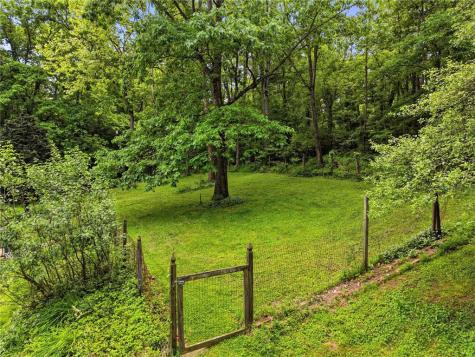 21 W Hillcrest Road Nottingham PA 15330