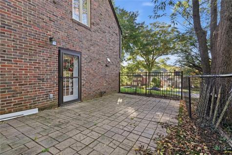 1806 Vollmer Drive Shaler PA 15116
