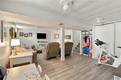 3098 Countryside Drive Shaler PA 15101