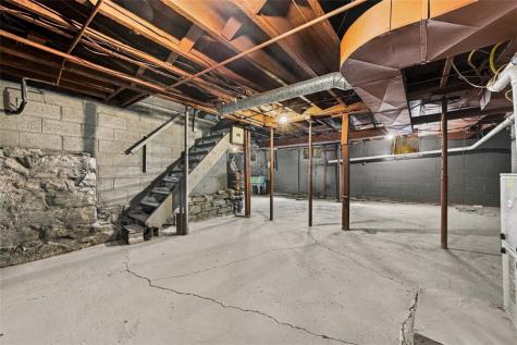 531 Chautauqua Street Perry Hilltop PA 15214