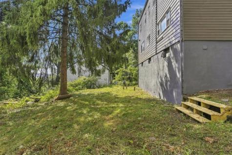 531 Chautauqua Street Perry Hilltop PA 15214