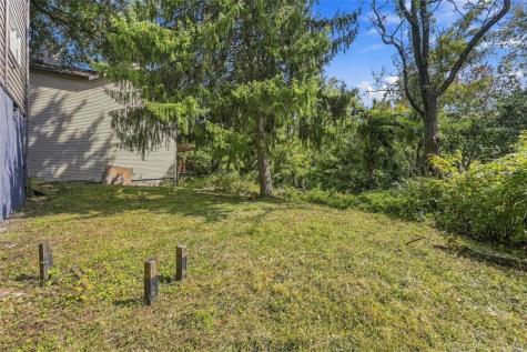 531 Chautauqua Street Perry Hilltop PA 15214