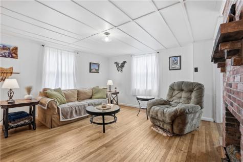 164 W Pittsburgh Street Delmont PA 15626