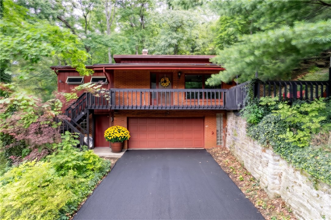 486 Woodlawn Hempfield Township PA 15644