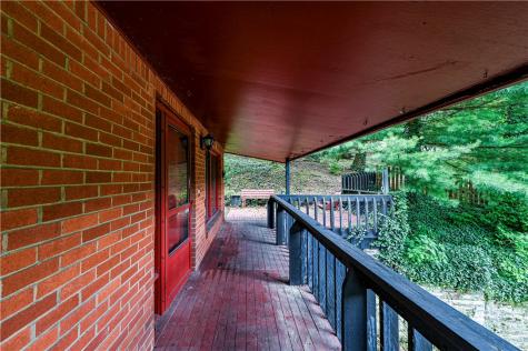 486 Woodlawn Hempfield Township PA 15644