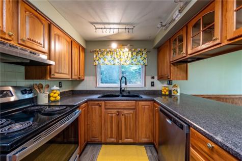 486 Woodlawn Hempfield Township PA 15644