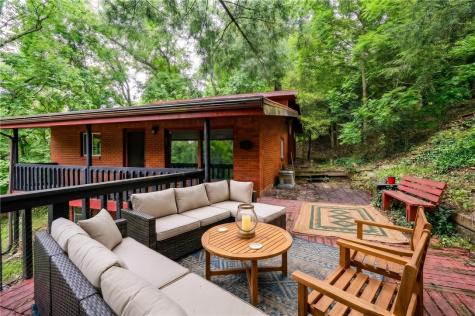 486 Woodlawn Hempfield Township PA 15644