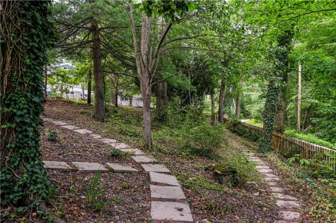 486 Woodlawn Hempfield Township PA 15644