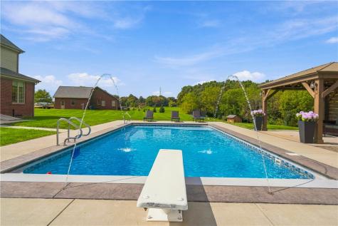 107 Hibernia Drive Lancaster Township PA 16037