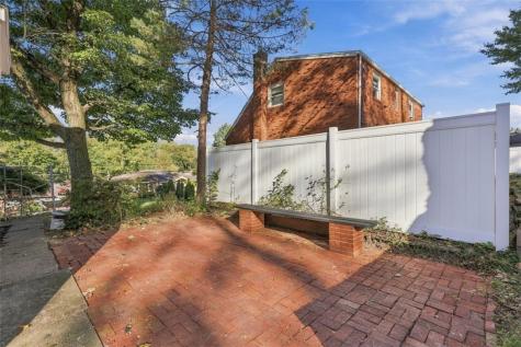 1015 Glencoe Green Tree PA 15220