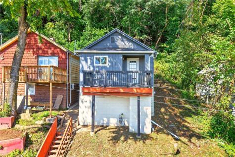 912 Benwood Avenue Mckees Rocks PA 15136