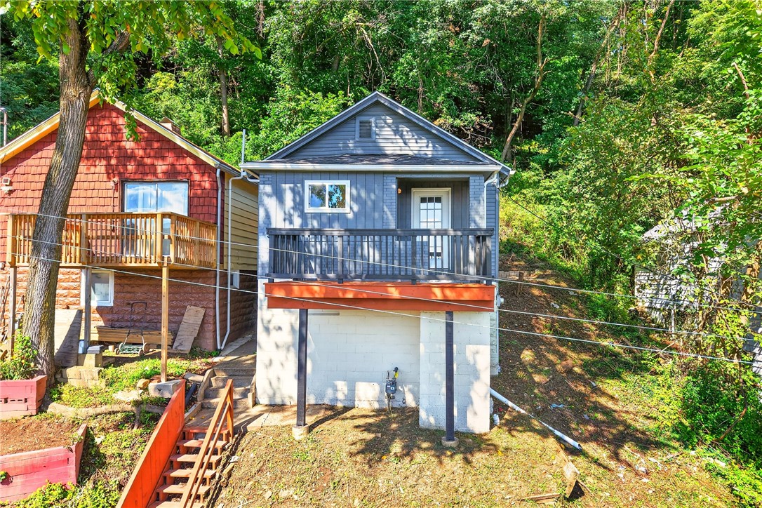 912 Benwood Avenue Mckees Rocks PA 15136