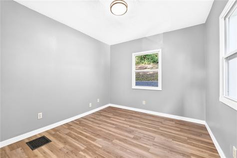 912 Benwood Avenue Mckees Rocks PA 15136