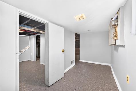 912 Benwood Avenue Mckees Rocks PA 15136