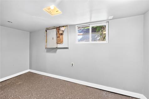 912 Benwood Avenue Mckees Rocks PA 15136