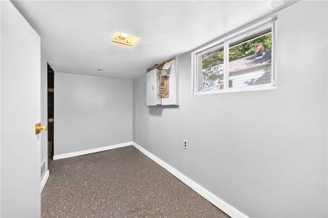 912 Benwood Avenue Mckees Rocks PA 15136