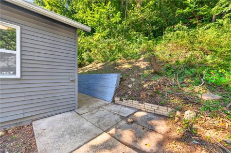 912 Benwood Avenue Mckees Rocks PA 15136