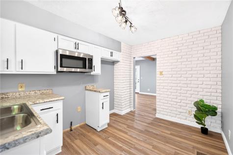 912 Benwood Avenue Mckees Rocks PA 15136