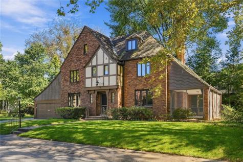 221 Lingrove Place Point Breeze PA 15208