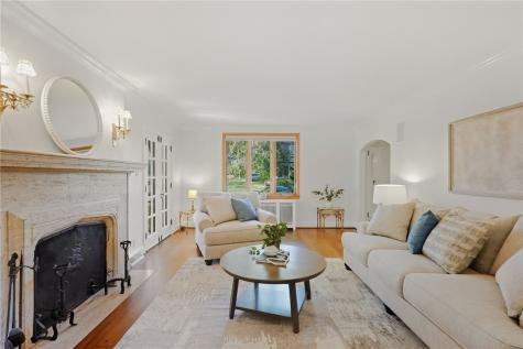 221 Lingrove Place Point Breeze PA 15208