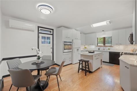 221 Lingrove Place Point Breeze PA 15208