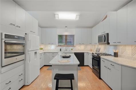 221 Lingrove Place Point Breeze PA 15208