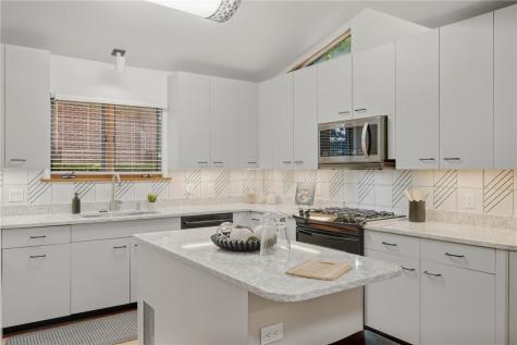 221 Lingrove Place Point Breeze PA 15208