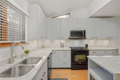 221 Lingrove Place Point Breeze PA 15208