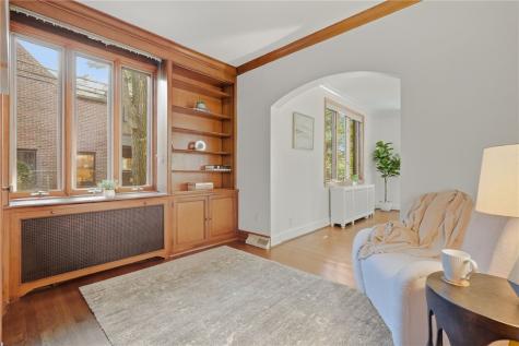 221 Lingrove Place Point Breeze PA 15208