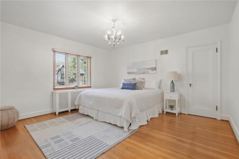 221 Lingrove Place Point Breeze PA 15208