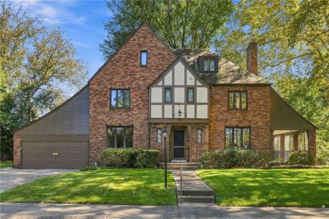 221 Lingrove Place Point Breeze PA 15208