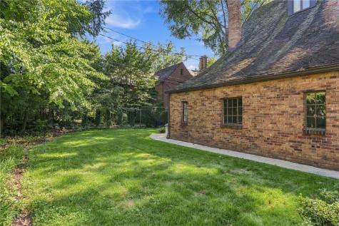 221 Lingrove Place Point Breeze PA 15208