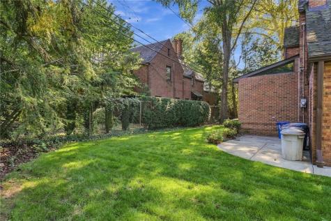 221 Lingrove Place Point Breeze PA 15208