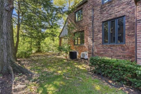 221 Lingrove Place Point Breeze PA 15208