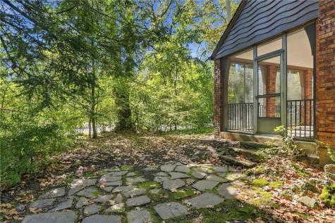 221 Lingrove Place Point Breeze PA 15208