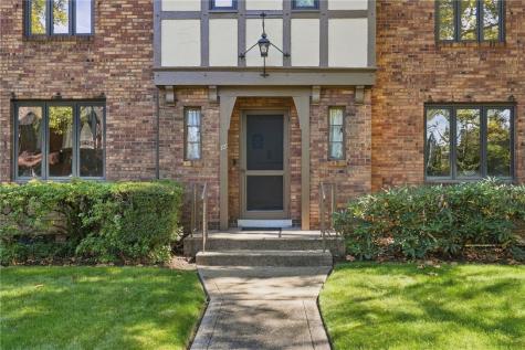 221 Lingrove Place Point Breeze PA 15208