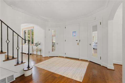 221 Lingrove Place Point Breeze PA 15208