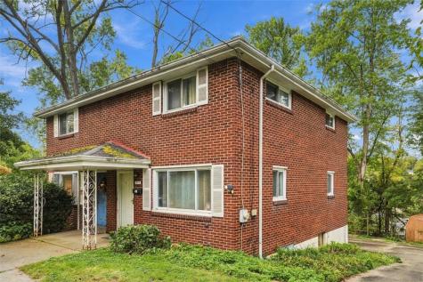 1222 10th Street Irwin PA 15642