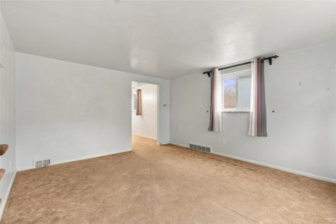 1222 10th Street Irwin PA 15642