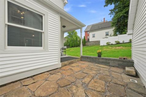 104 1st Street Oakdale PA 15071