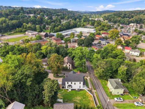 104 1st Street Oakdale PA 15071