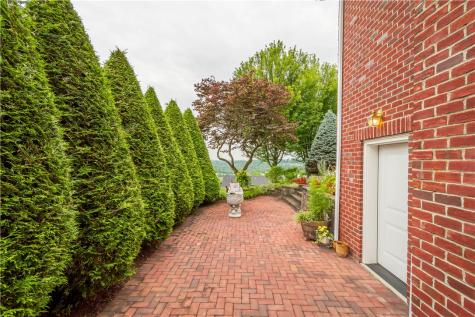 1005 Skyline Drive Cecil PA 15317