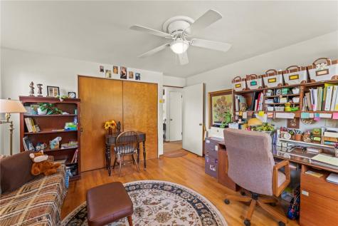 1050 Larchdale Drive Mt Lebanon PA 15243