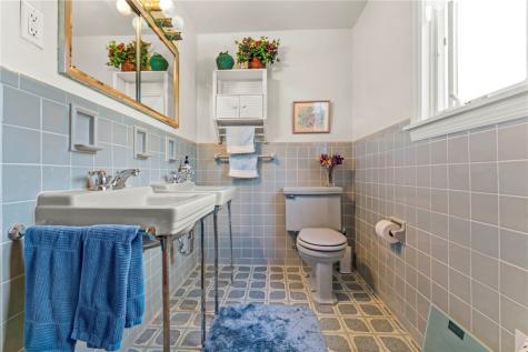 1050 Larchdale Drive Mt Lebanon PA 15243