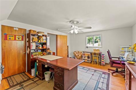 1050 Larchdale Drive Mt Lebanon PA 15243