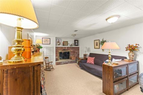 1050 Larchdale Drive Mt Lebanon PA 15243